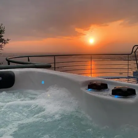 Victoria, With Breathtaking Panoramic Views * Rosas