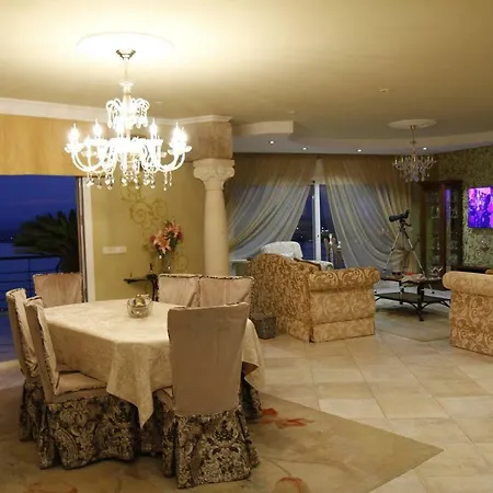 Victoria, With Breathtaking Panoramic Views Villa *